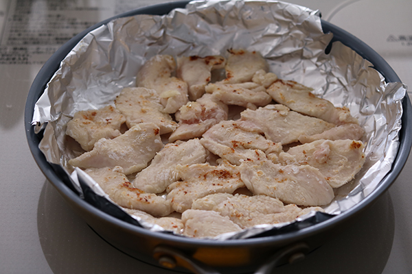 鶏むね肉をしっとりジューシーにするポイント２「加熱方法」