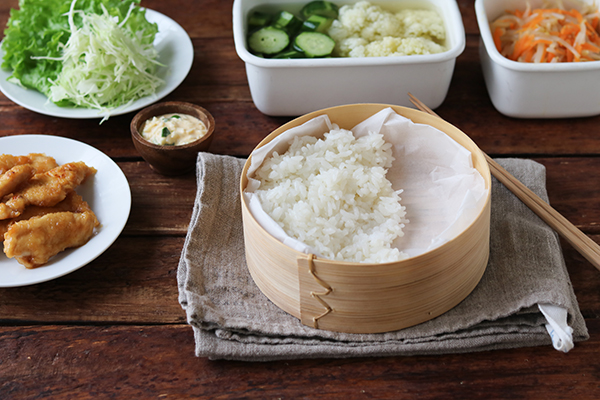 タレのあるおかずをお弁当に入れる時は少し悩みませんか？そんな時はご飯にのせるのがおすすめ