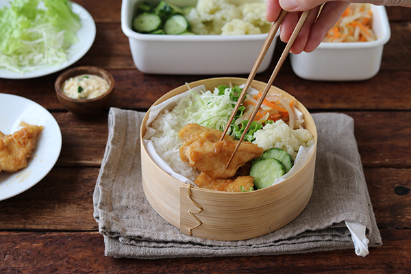 タレのあるおかずをお弁当に入れる時は少し悩みませんか？そんな時はご飯にのせるのがおすすめ
