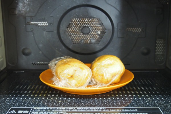 レシピ名にある通り、このポテサラは電子レンジで作ります。火を使わないのでとっても簡単！