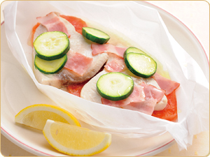 白身魚とズッキーニの包み蒸し