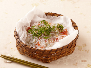 しらすと梅の包み蒸しごはん