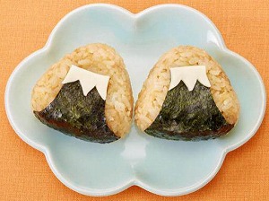 ツナマヨ醤油の富士山おにぎり