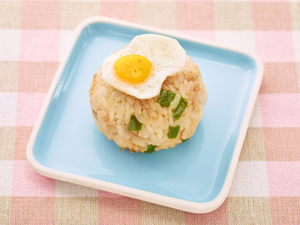 じゃことピーマンとうずらの卵のおにぎり