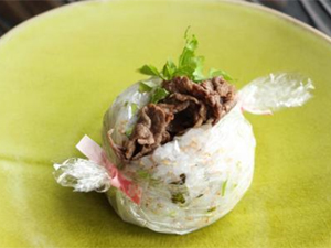 牛肉のっけおにぎり バターしょうゆ風味