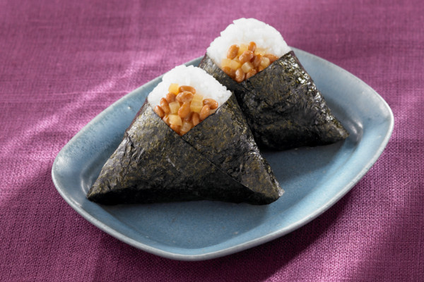 少量の納豆は「そぼろ納豆おにぎり」にしてパクリッ☆