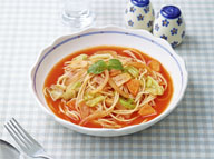 野菜玉を使った、トマトスープパスタ
