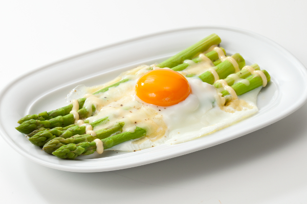アスパラガスのうま味がギュ！【アスパラガスの卵のせ】