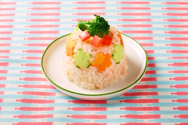 型抜き野菜がかわいい「お花のケーキ寿司」