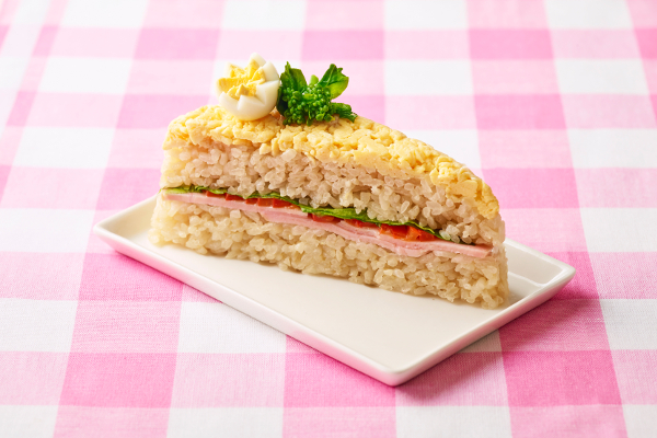 お寿司に見えない！「菜の花畑のケーキ寿司」