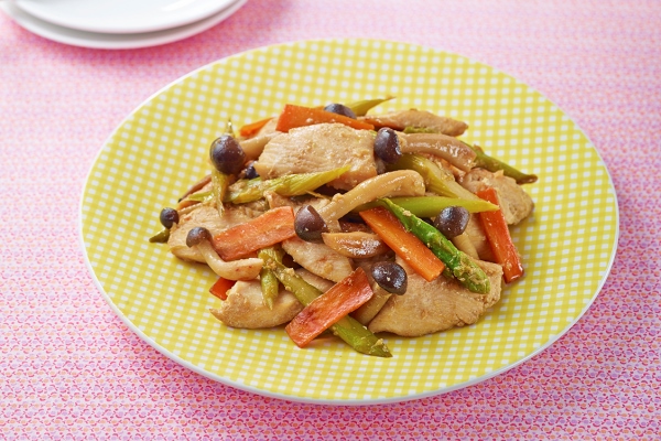 ご飯がすすむ！「鶏肉とアスパラのガリバタ炒めセット」