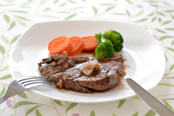 お買い得のお肉を柔らか～く仕上げる！「牛肉のやわらかステーキ」