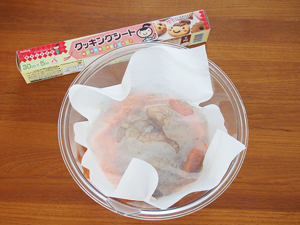 電子レンジで加熱するときは、クッキングシートを落とし蓋に