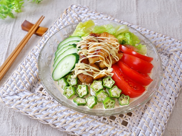 甘辛チキンマヨのごまサラダそうめん