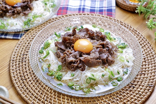 ボリューム満点♪甘辛肉のぶっかけそうめん
