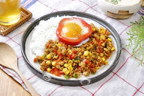 同時調理で時短と洗い物の負担軽減「コーンとピーマンのキーマカレー」