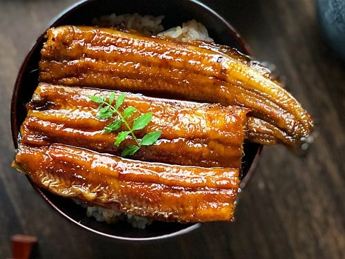 かば焼きタレを焦がさずに焼き上げる「うなぎのかば焼き」