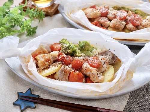 レンチン包み蒸し♪鶏肉とじゃがいものトマトソース蒸し