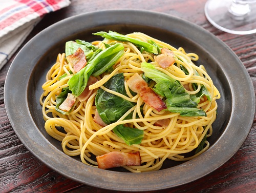 ノンオイルでヘルシー！春キャベツとベーコンのコンソメしょうゆパスタ
