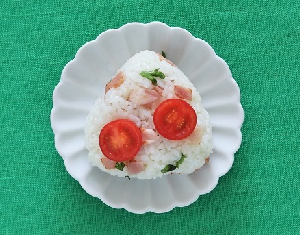 トマトとチーズのおにぎり