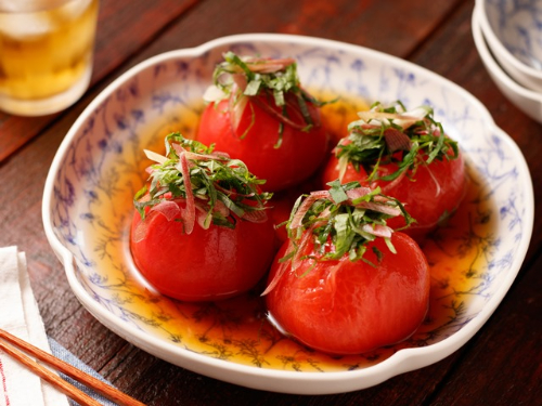 おうちで居酒屋風！トマトの丸ごとだしびたし